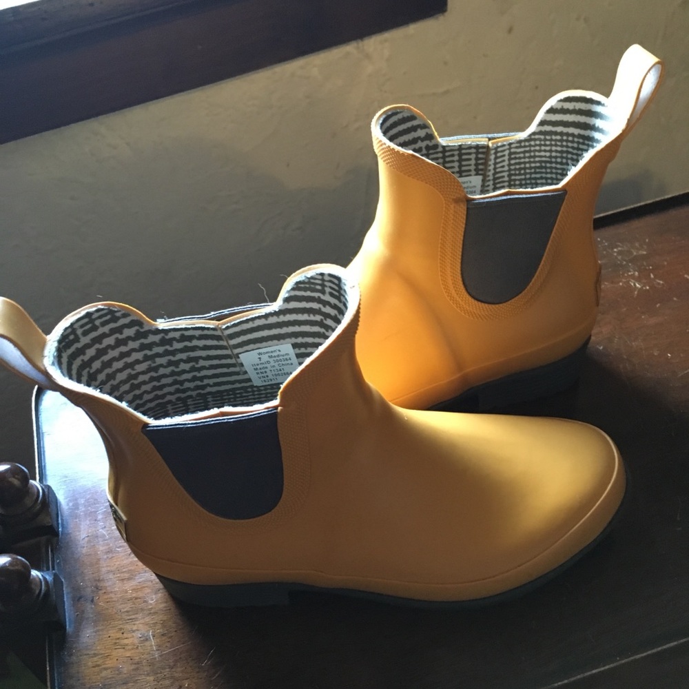 Yellow/Gold LL Bean Wellies, ankle rain boots.